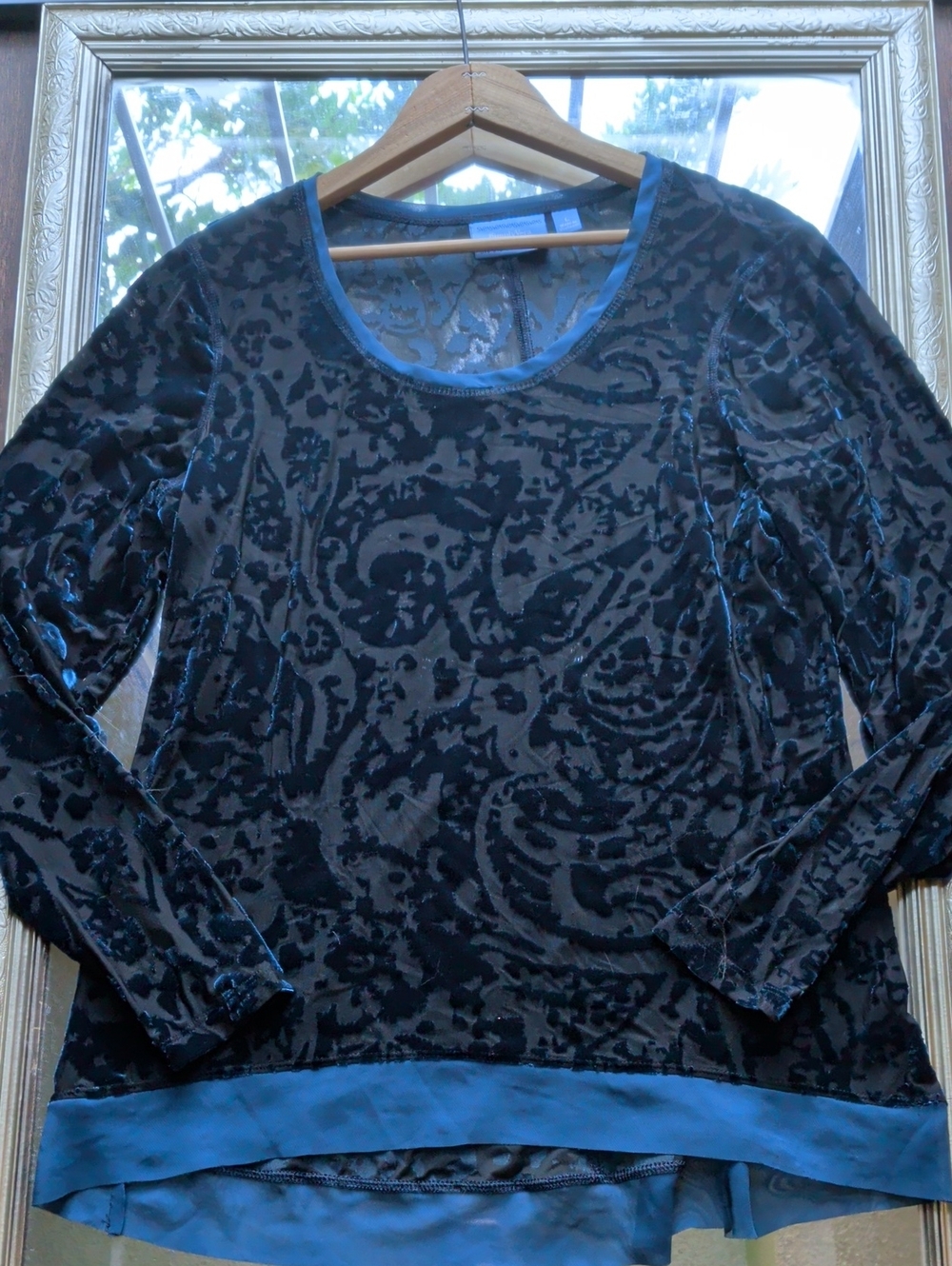 Simply Vera Vera Wang‎ Black Sheer Velvet Burnout Top with Teal Trim